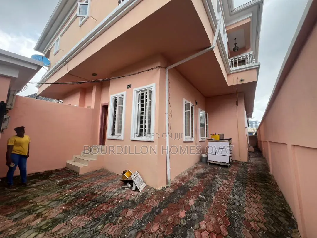 4bdrm Duplex in Ikota Villa Estate for sale in Ikota