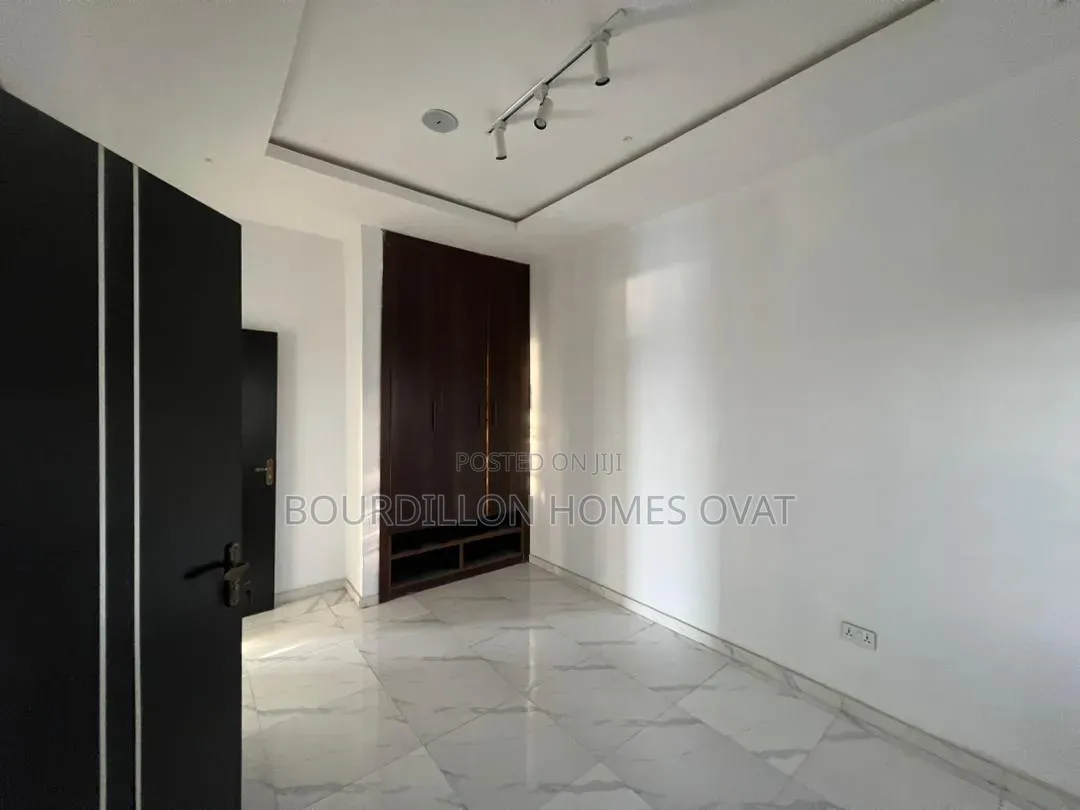 2bdrm Apartment in Ologolo Lekki Lagos for sale in Ologolo
