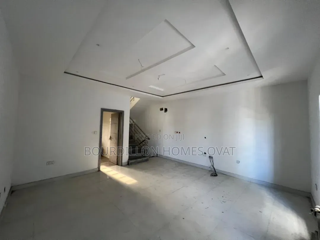 3bdrm Duplex in Ologolo Lekki Lagos for sale in Ologolo