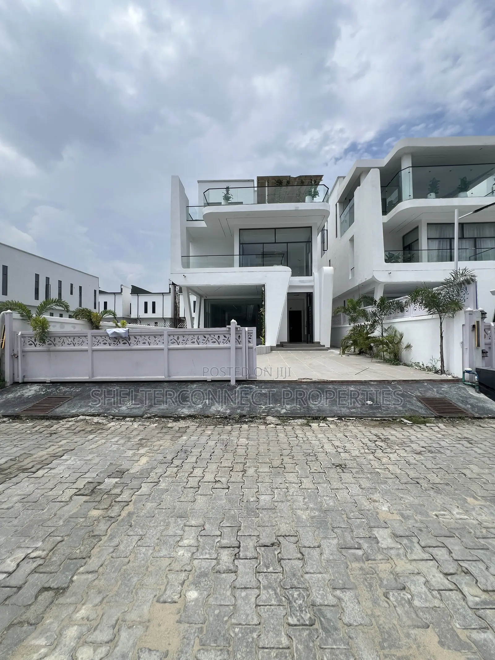 5bdrm House in Chevron for sale in Chevron
