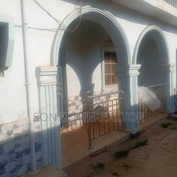 3bdrm Apartment in Isokan Estate, Akobo for rent in Akobo