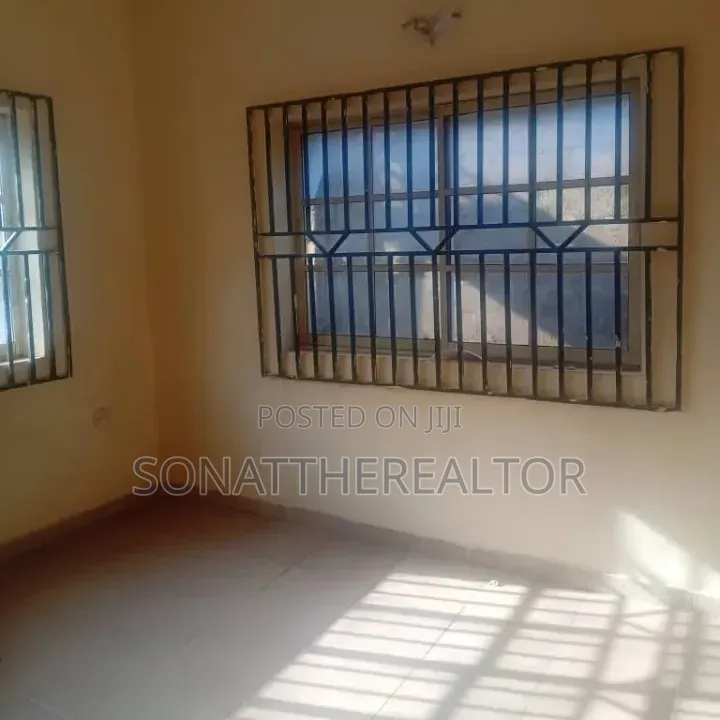 3bdrm Apartment in Isokan Estate, Akobo for rent in Akobo