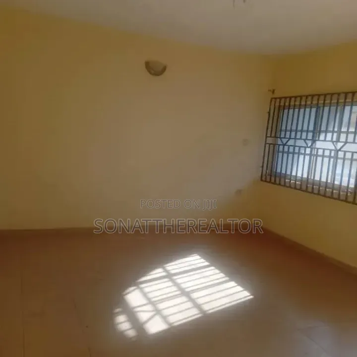 3bdrm Apartment in Isokan Estate, Akobo for rent in Akobo