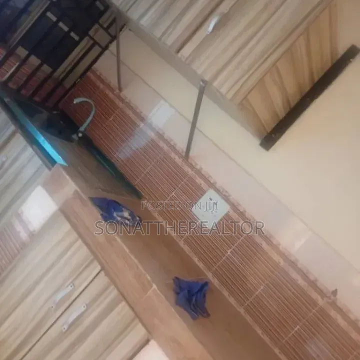 3bdrm Apartment in Isokan Estate, Akobo for rent in Akobo