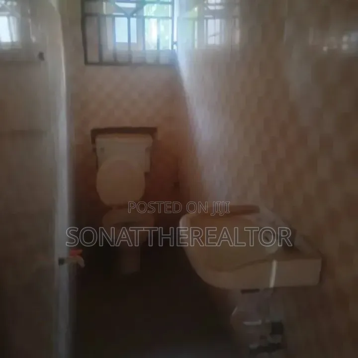 3bdrm Apartment in Isokan Estate, Akobo for rent in Akobo