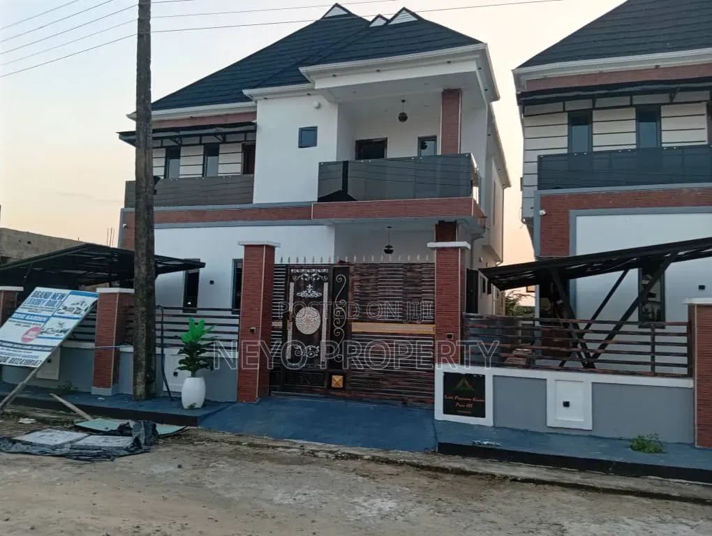 Furnished 5bdrm Duplex in Rose Garden Estate for sale in Lekki Expressway