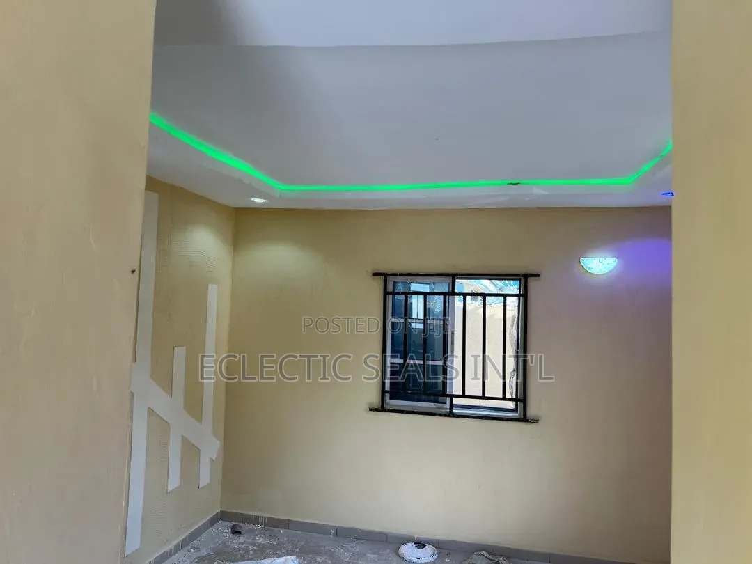 Mini Flat in Eclectic Seals, Sabon Lugbe for rent in Sabon Lugbe