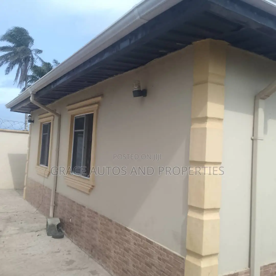 Furnished 4bdrm Block of Flats in Idotun Quarters, Ijebu Ode for sale in Ijebu Ode