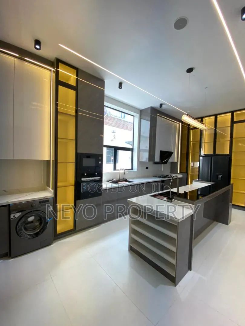 Furnished 5bdrm Duplex in Lekki County, Ikota for sale in Ikota
