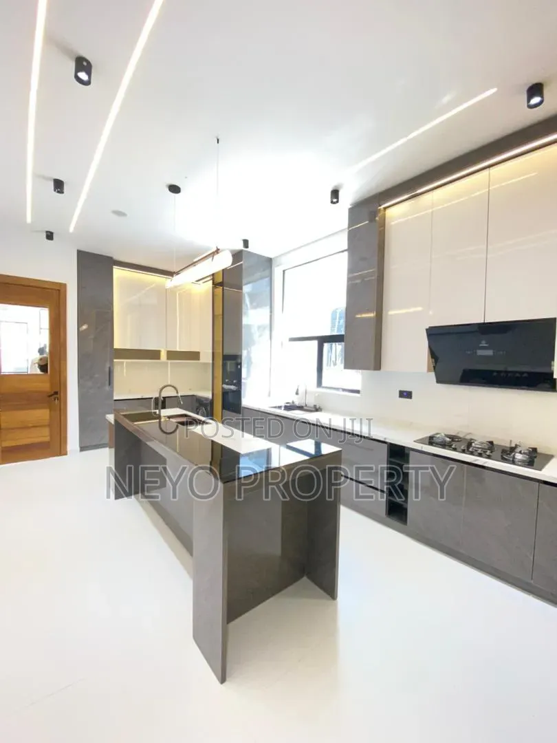 Furnished 5bdrm Duplex in Lekki County, Ikota for sale in Ikota