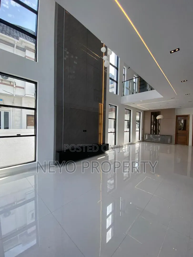 Furnished 5bdrm Duplex in Lekki County, Ikota for sale in Ikota