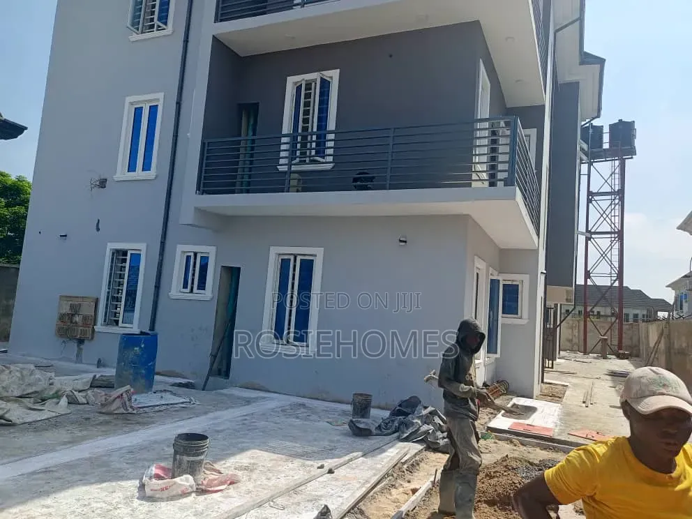 2bdrm Block of Flats in Ogunfayo, Lakowe for rent in Lakowe