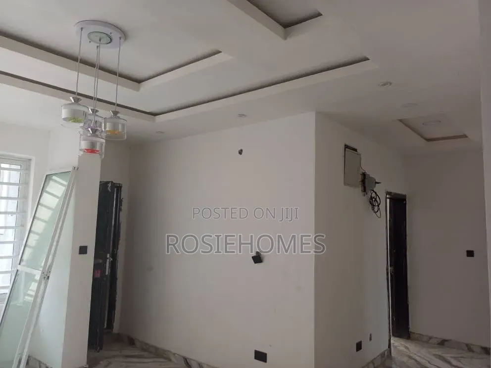 2bdrm Block of Flats in Ogunfayo, Lakowe for rent in Lakowe