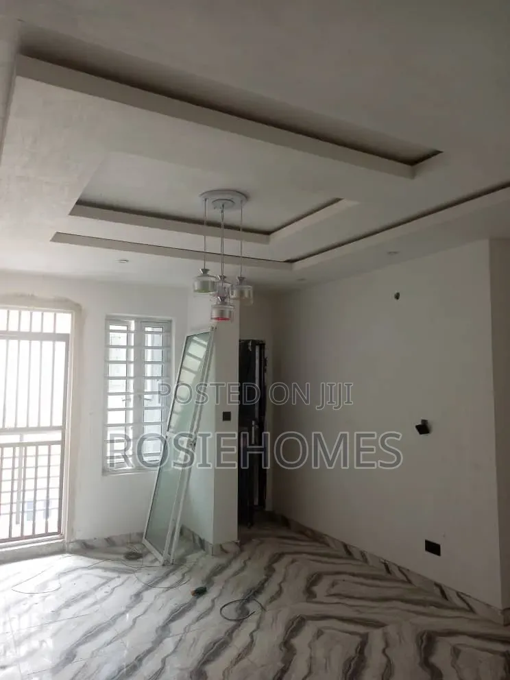 2bdrm Block of Flats in Ogunfayo, Lakowe for rent in Lakowe