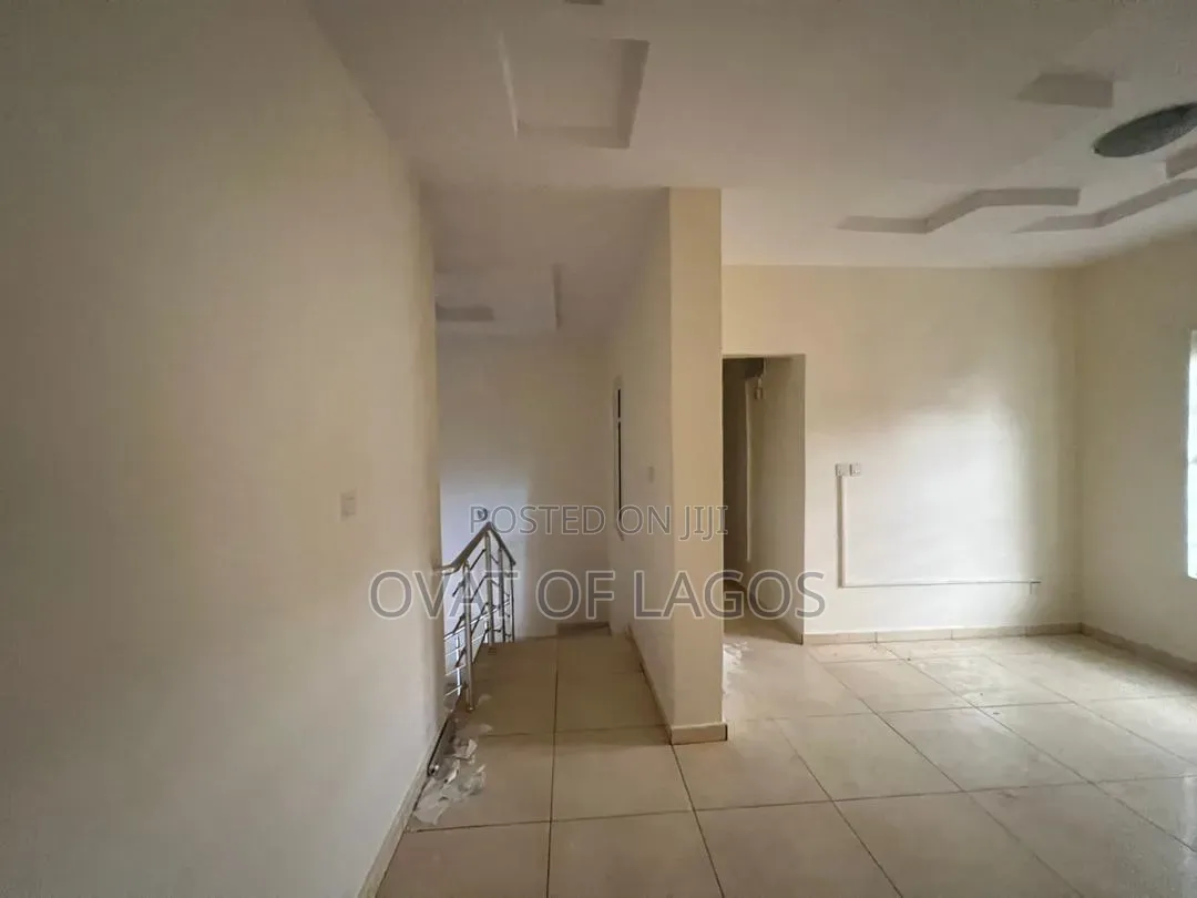 4bdrm Duplex in Ikota for sale in Ikota
