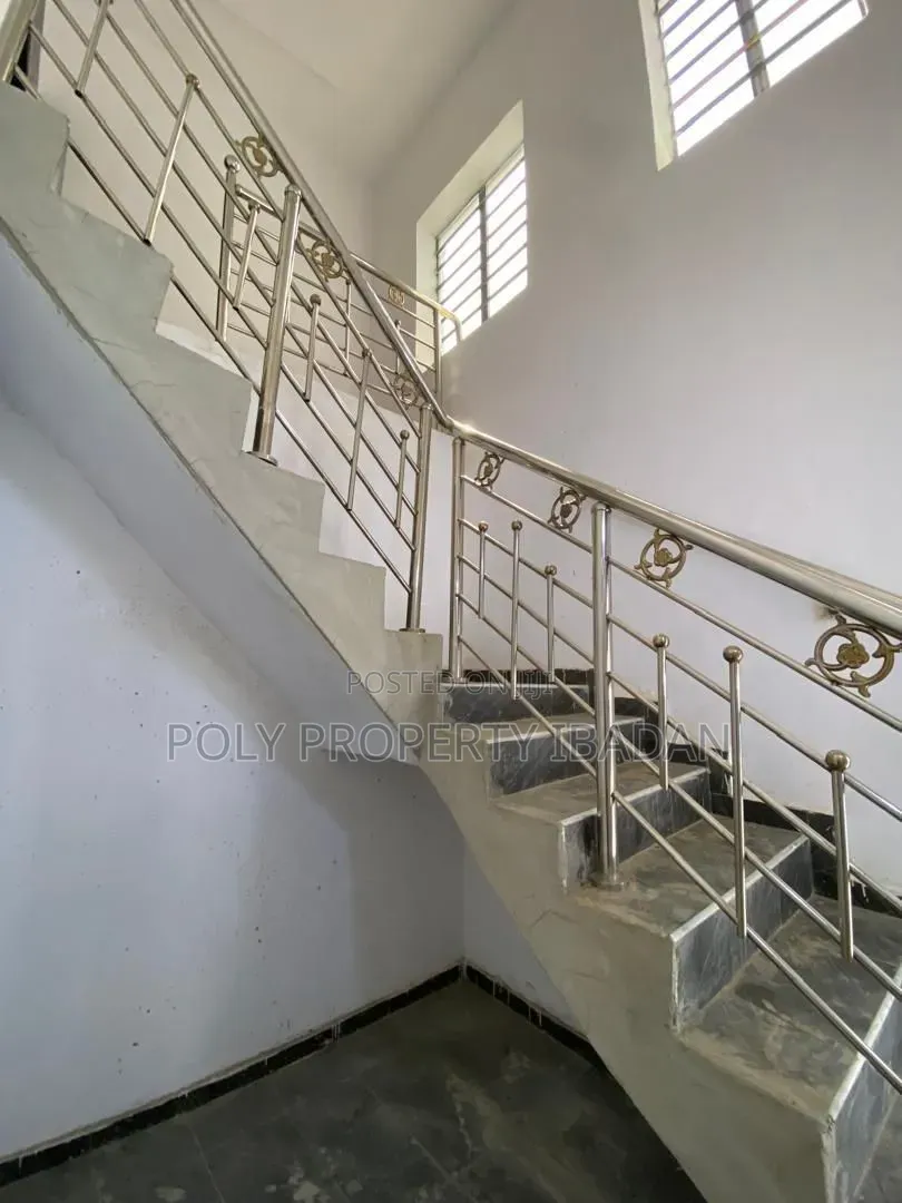 2bdrm Duplex in Oluyole Estate, Iwo Road for rent in Iwo Road
