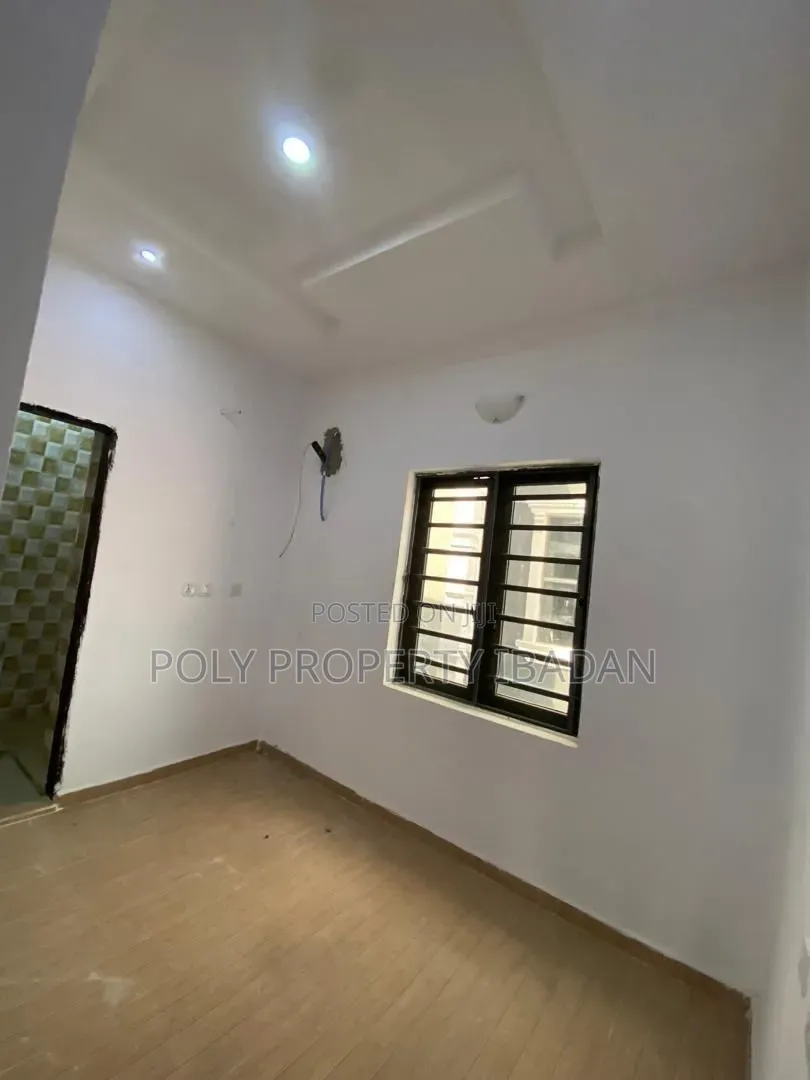 2bdrm Duplex in Oluyole Estate, Iwo Road for rent in Iwo Road