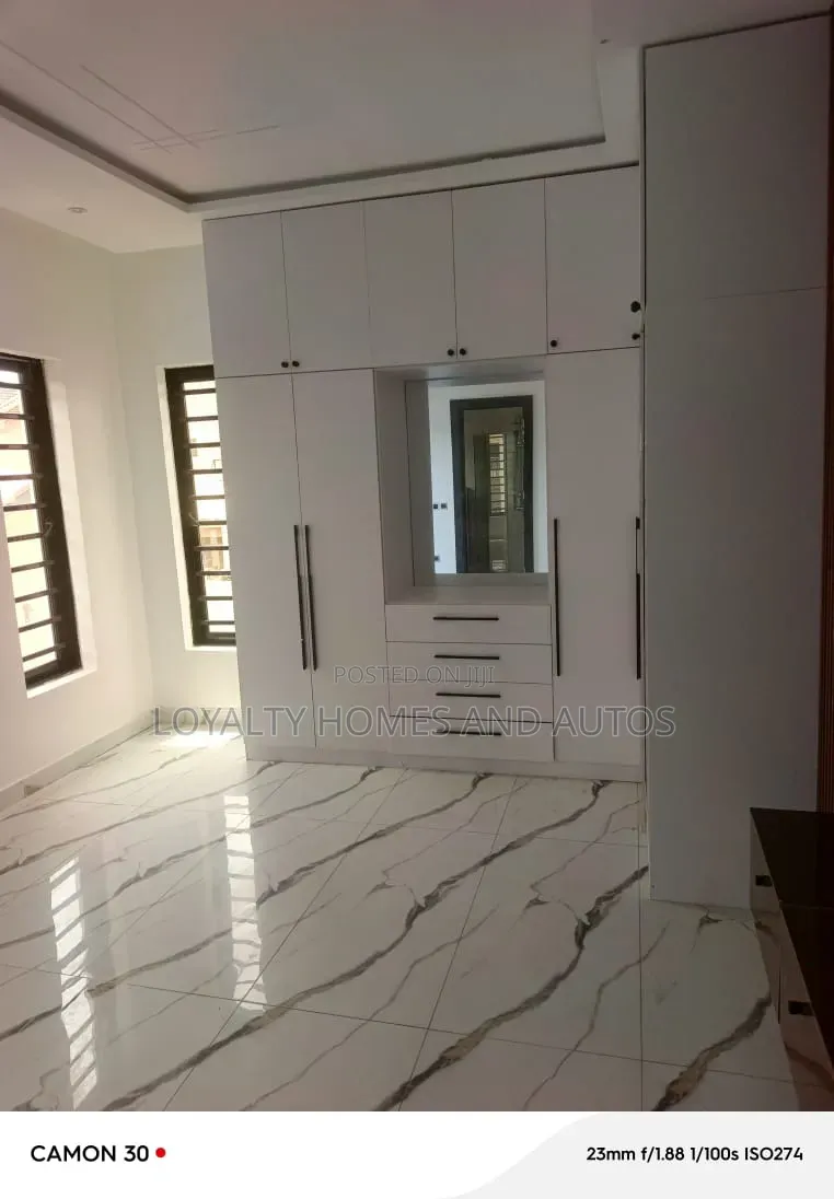 5bdrm Duplex in GRA Phase 1 for sale in GRA Phase 1