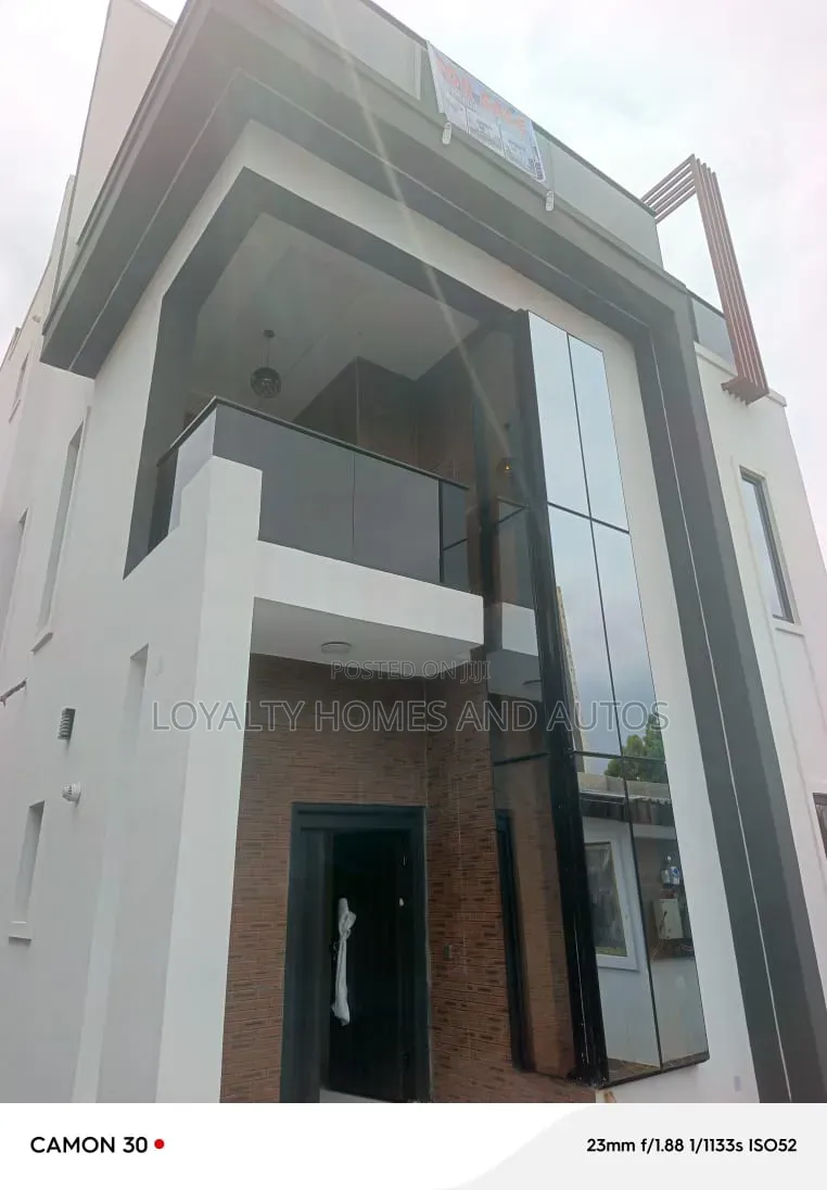 5bdrm Duplex in GRA Phase 1 for sale in GRA Phase 1