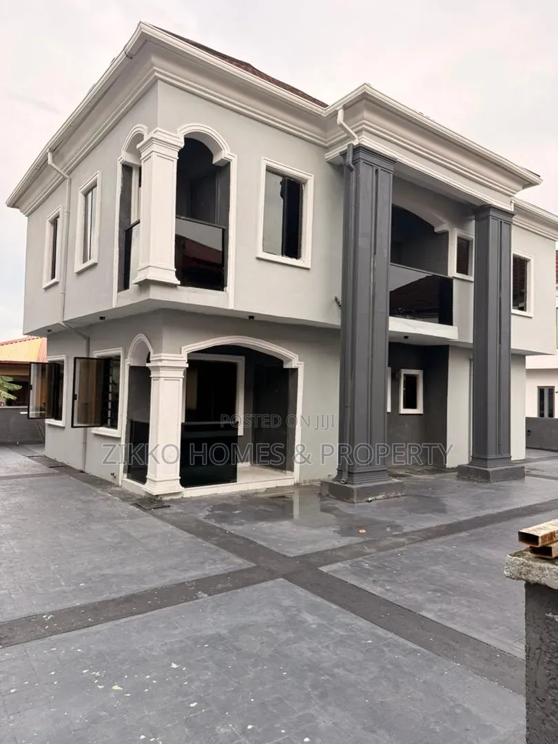 5bdrm Duplex in Sangotedo for sale in Sangotedo