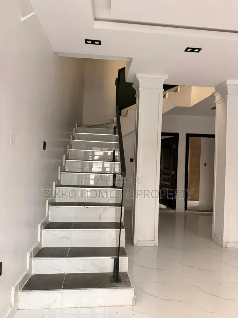 5bdrm Duplex in Sangotedo for sale in Sangotedo