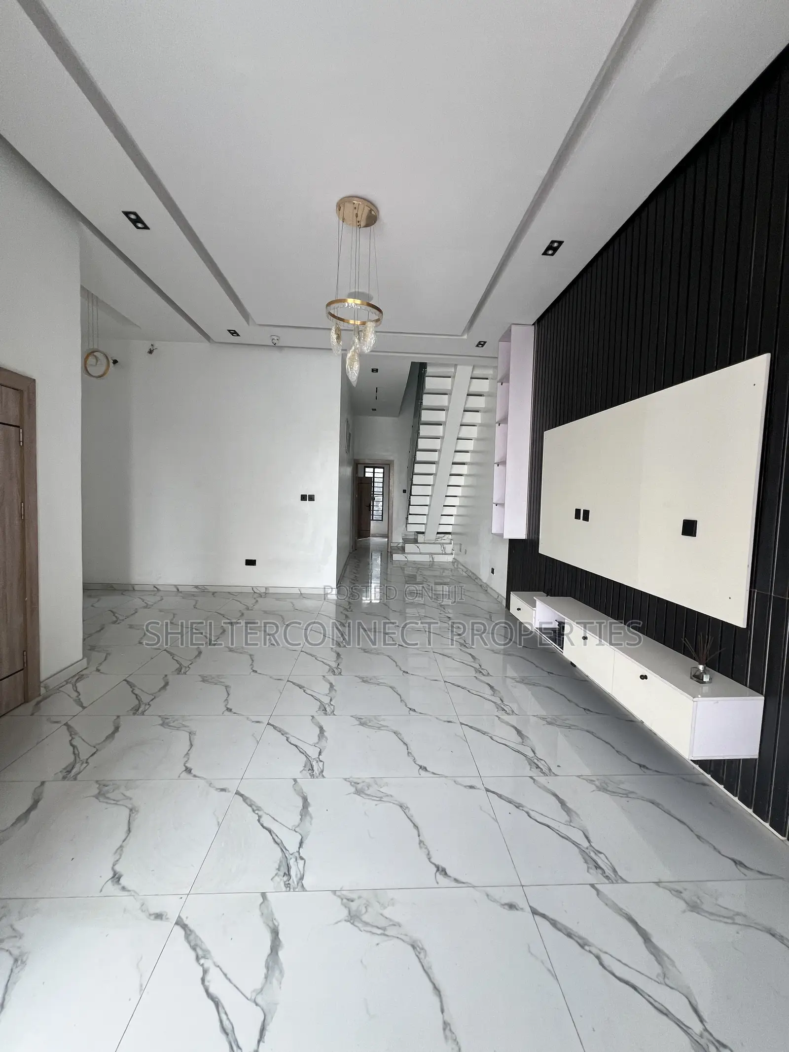 4bdrm Duplex in Chevron for sale in Chevron