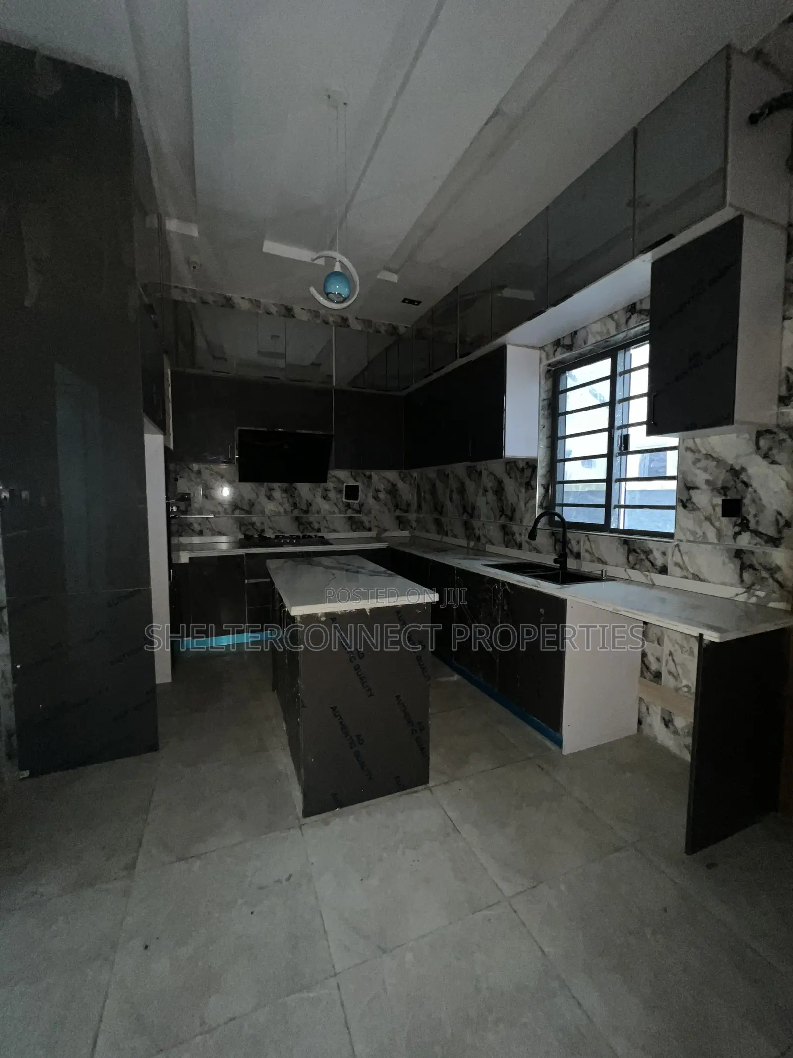 4bdrm Duplex in Chevron for sale in Chevron