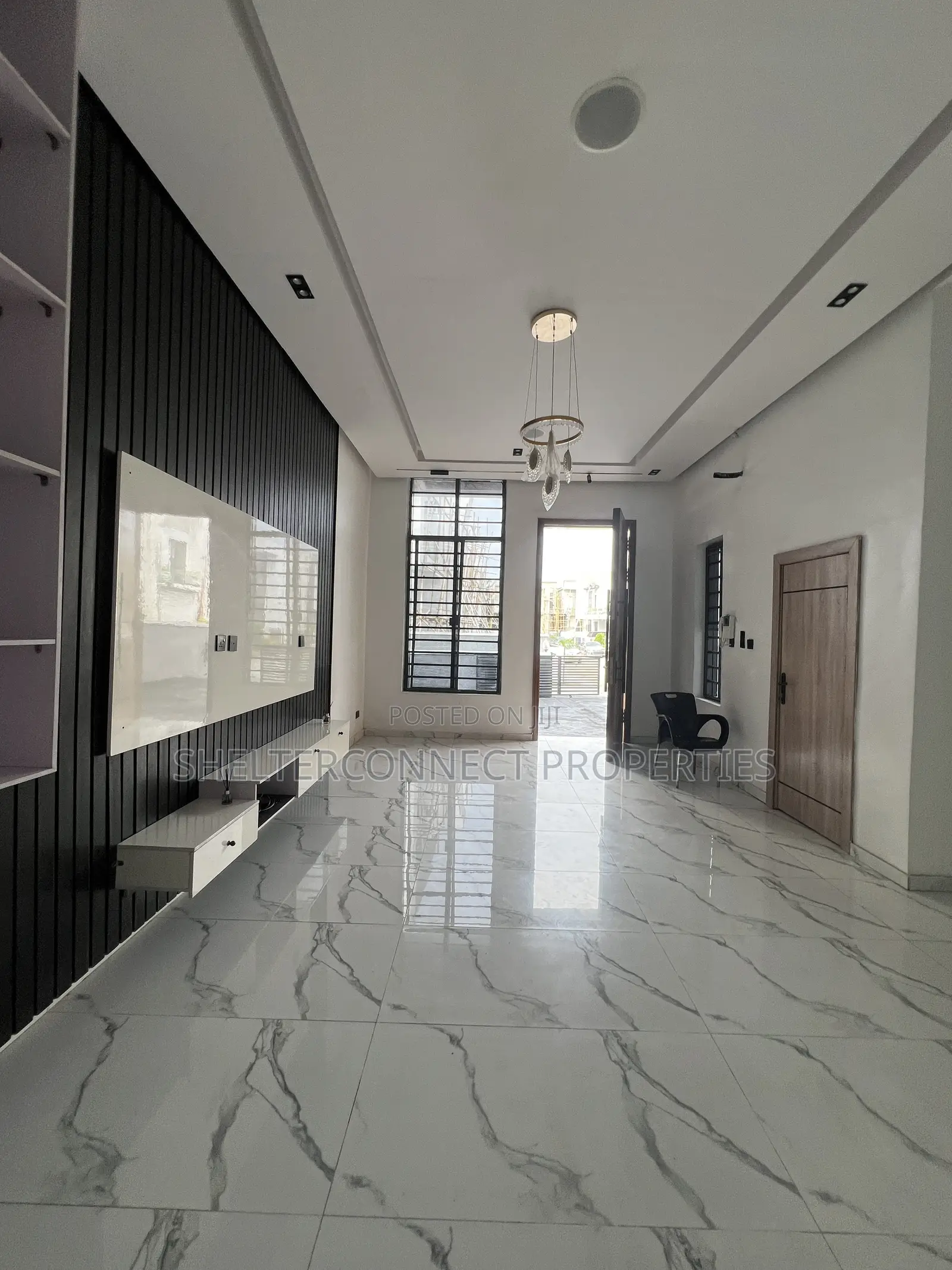4bdrm Duplex in Chevron for sale in Chevron