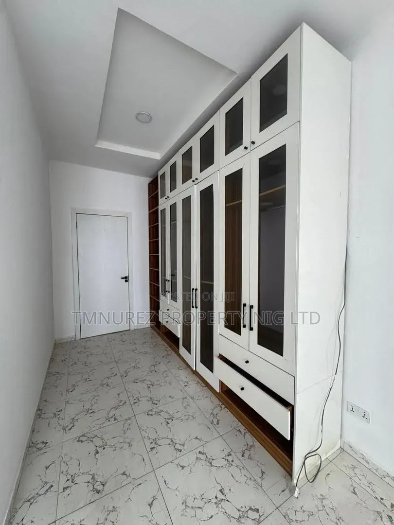 4bdrm Duplex in Chevron for rent in Chevron