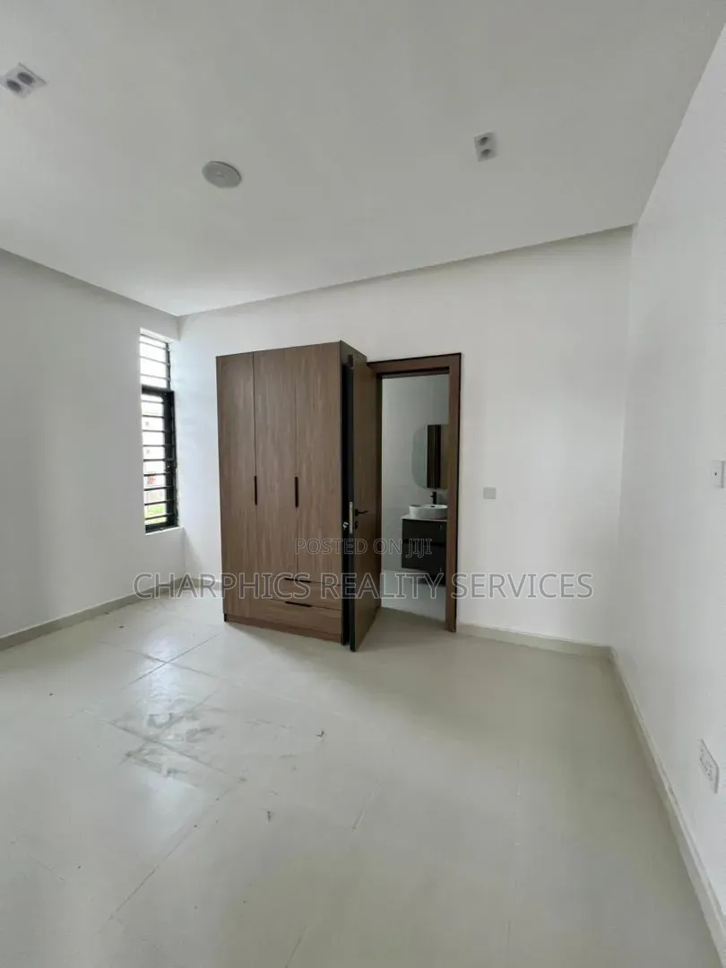 2bdrm Apartment in Osapa london for sale in Osapa london