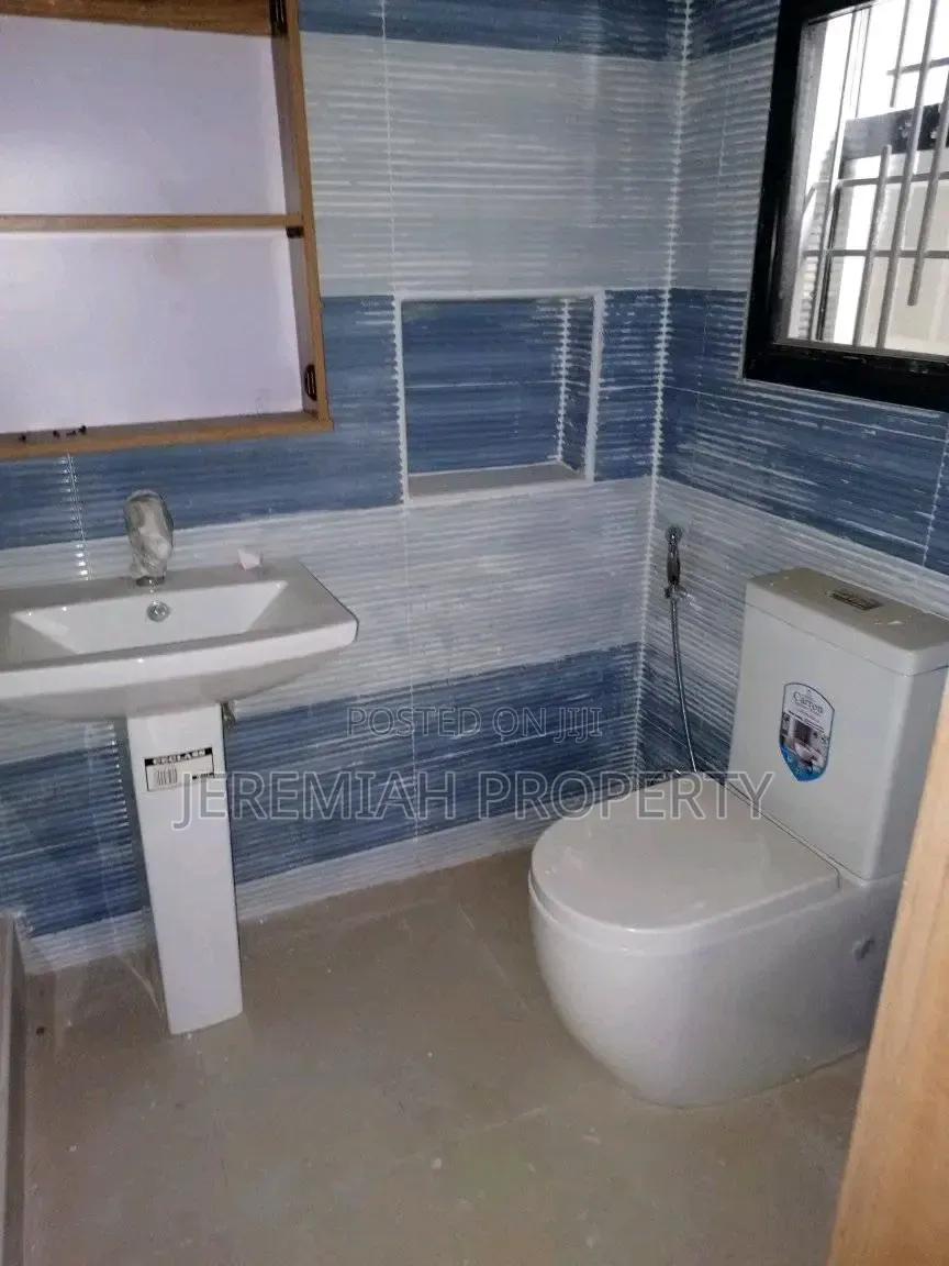 5bdrm Duplex in Omole Estate Phase I, Berger for sale in Berger