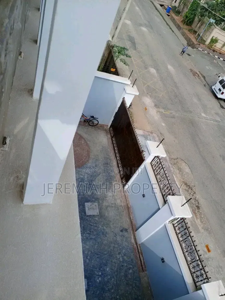 5bdrm Duplex in Omole Estate Phase I, Berger for sale in Berger