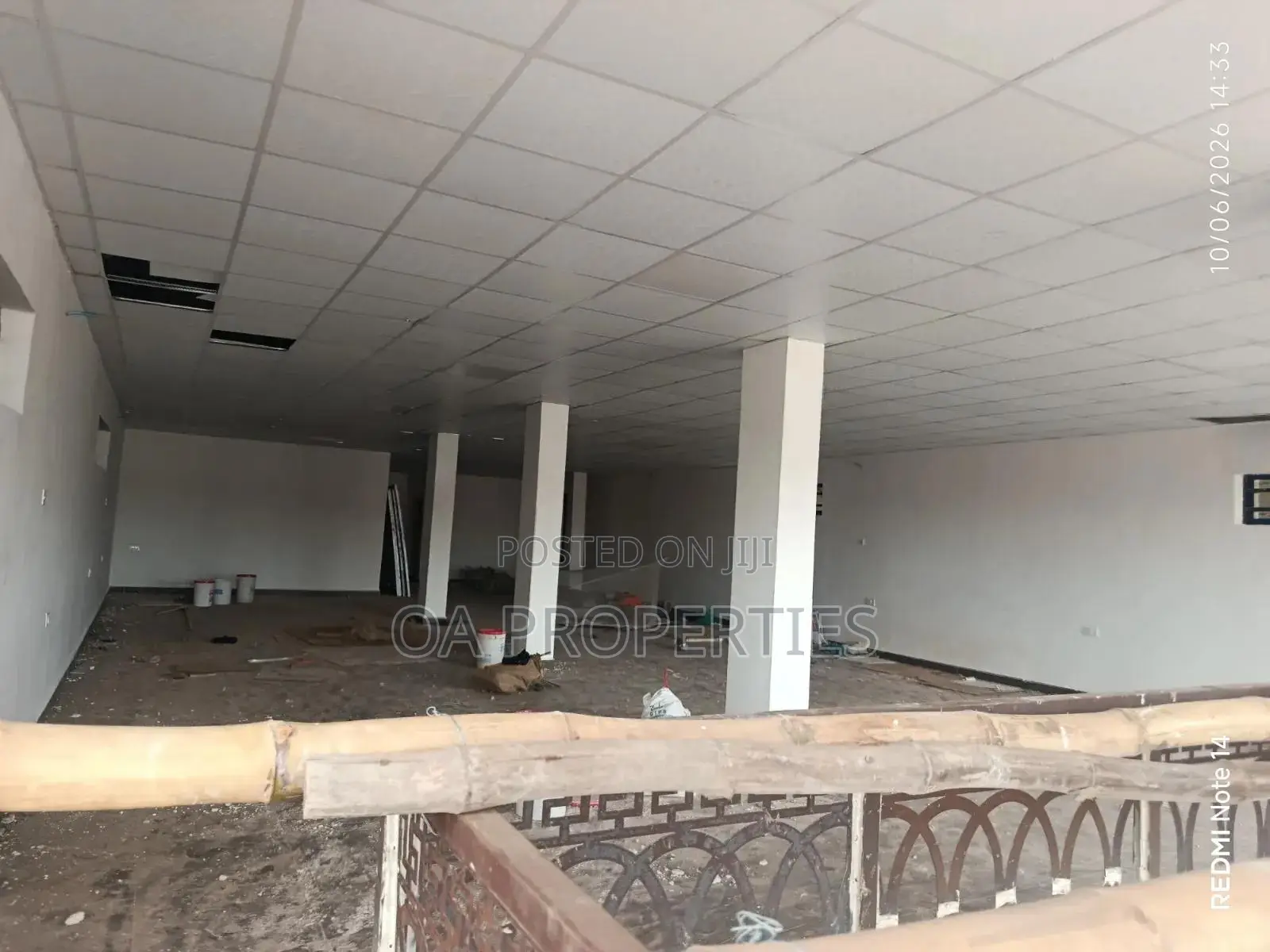 2-Units of Very Big Space Facing D Major Akobo Rd, Good 4 Commercials in Ibadan