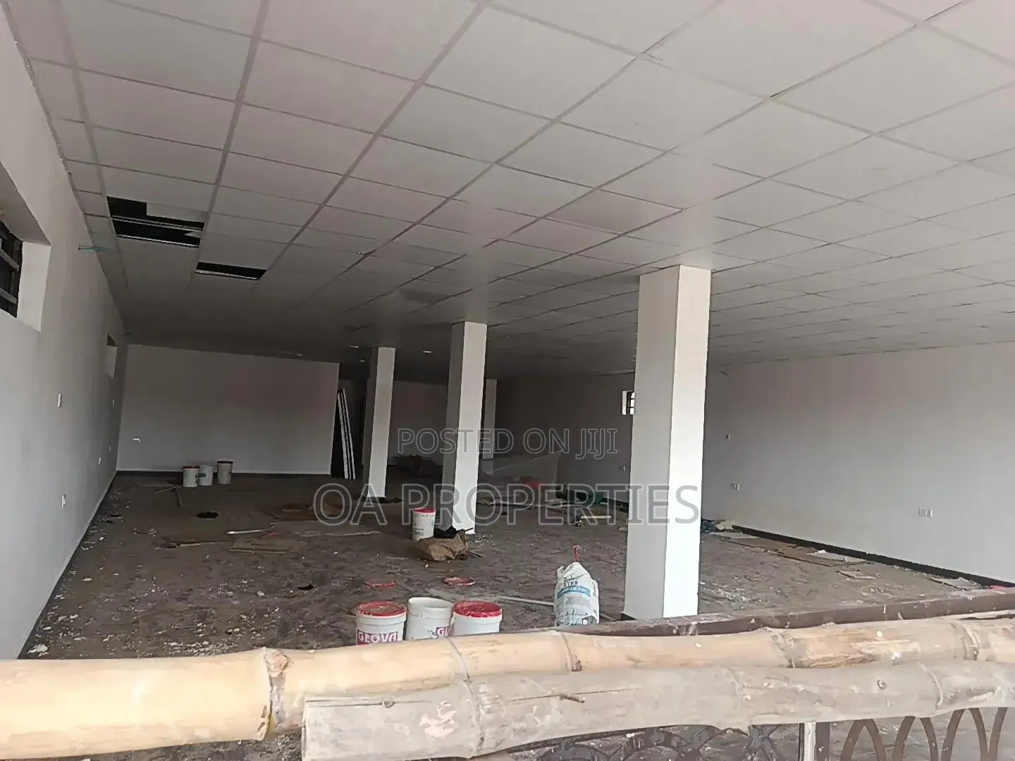 2-Units of Very Big Space Facing D Major Akobo Rd, Good 4 Commercials in Ibadan
