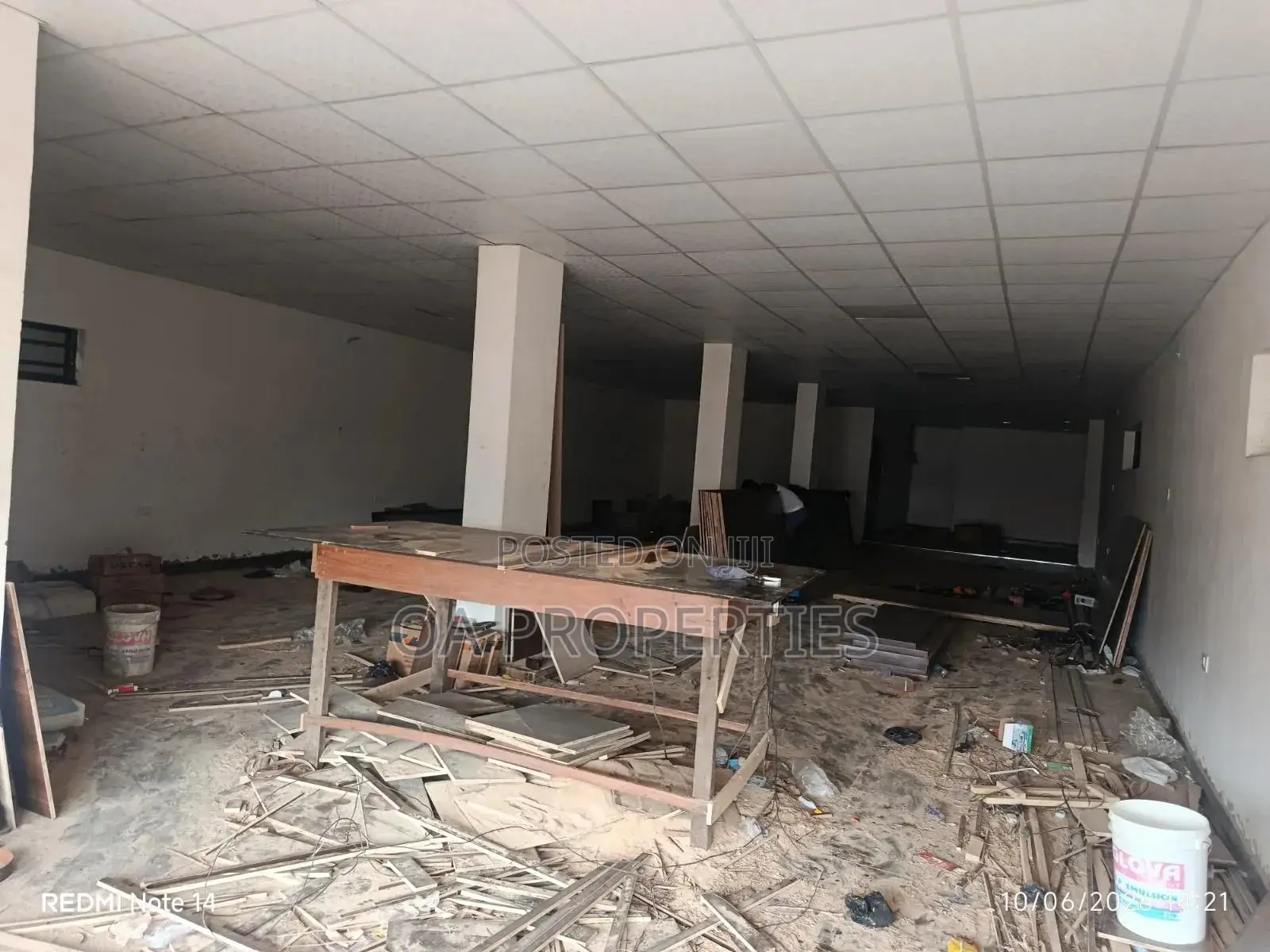 2-Units of Very Big Space Facing D Major Akobo Rd, Good 4 Commercials in Ibadan