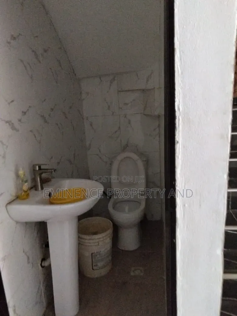 3bdrm Duplex in Ikota for rent in Ikota
