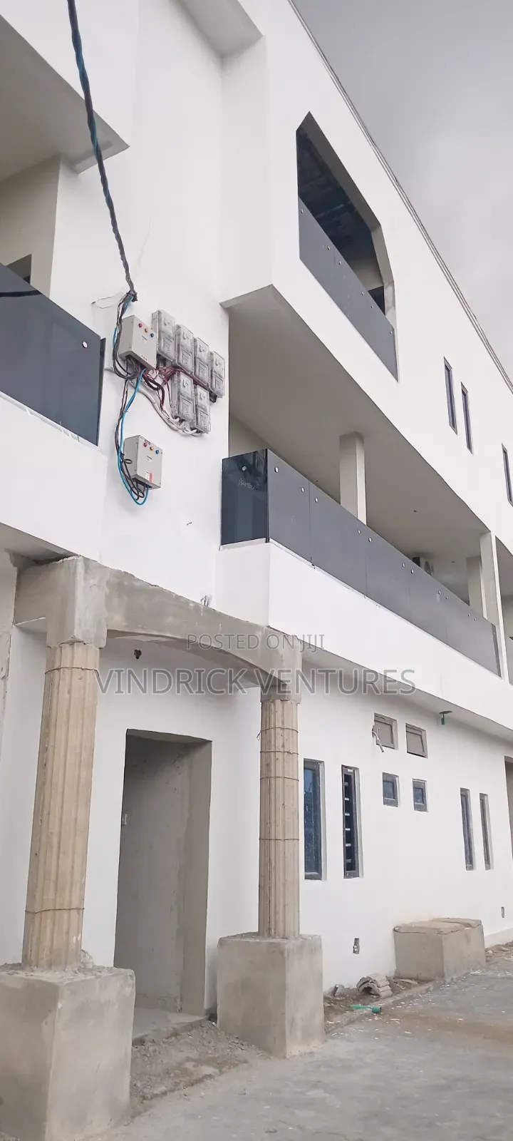 1bdrm Block of Flats in Maroko Mobil Road for rent in Ilaje / Lekki