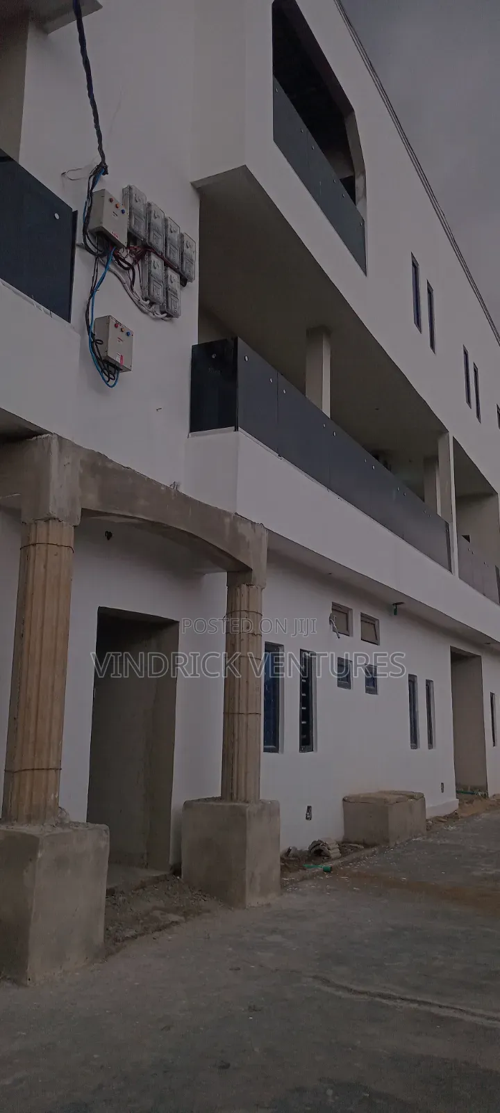 1bdrm Block of Flats in Maroko Mobil Road for rent in Ilaje / Lekki