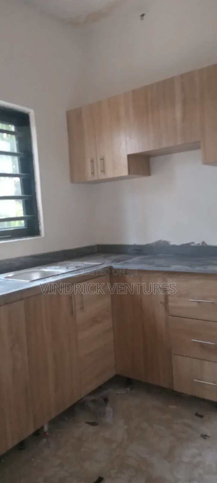 1bdrm Block of Flats in Maroko Mobil Road for rent in Ilaje / Lekki