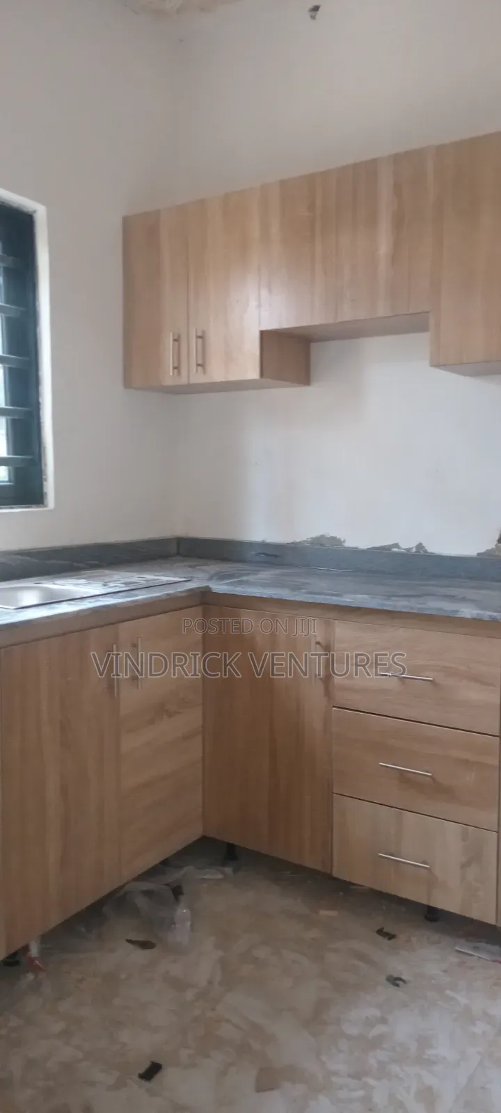 1bdrm Block of Flats in Maroko Mobil Road for rent in Ilaje / Lekki