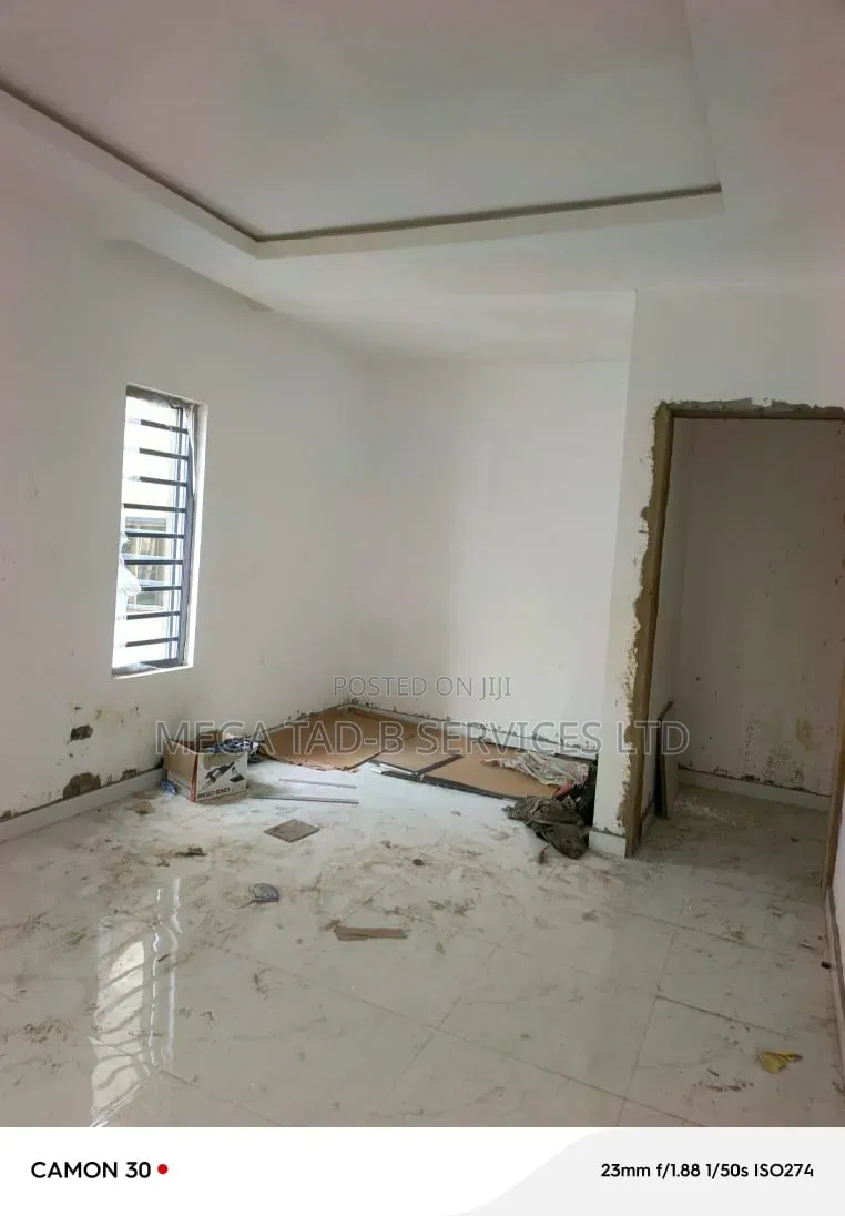 5bdrm Duplex in Ikeja Estate Adeniyi for sale in Adeniyi Jones