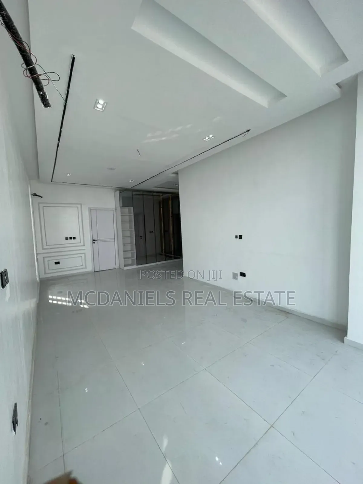 5bdrm Duplex in Chevron for sale in Chevron