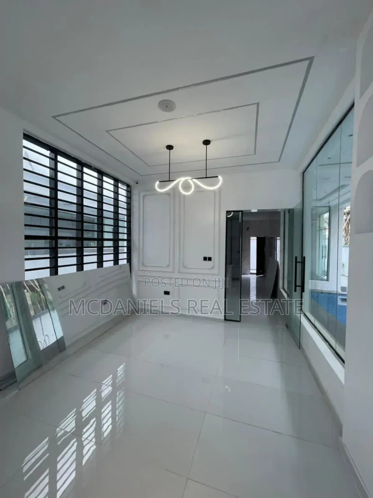 5bdrm Duplex in Chevron for sale in Chevron