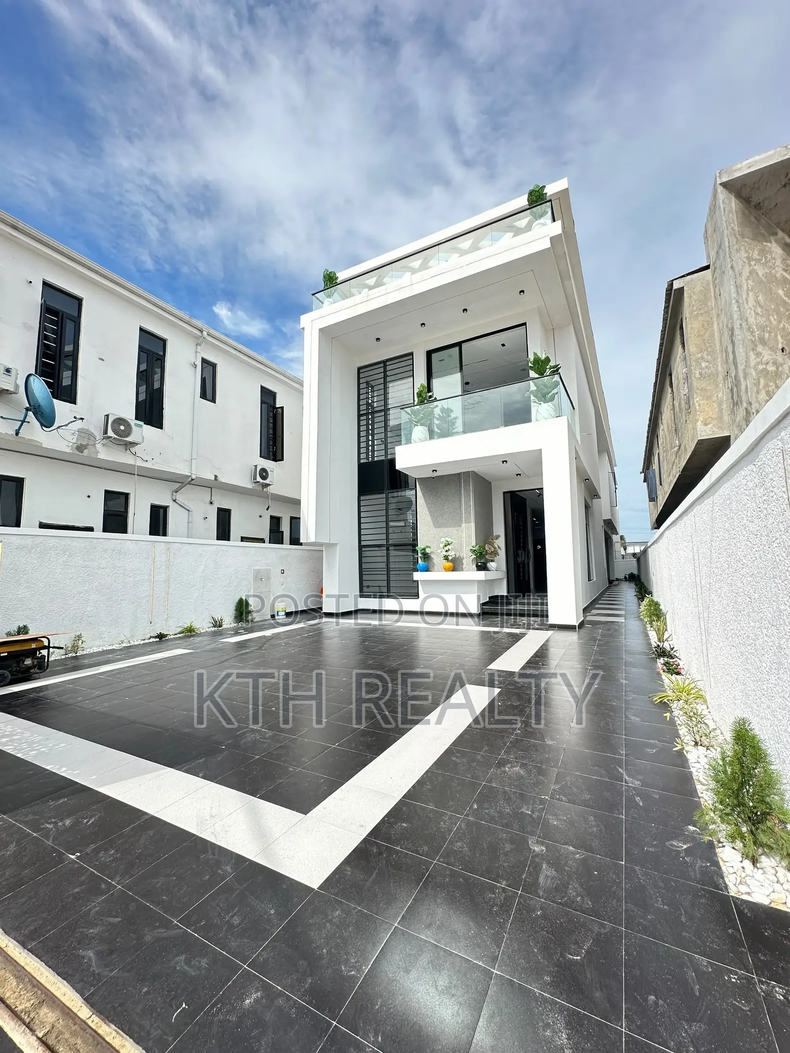 5bdrm Duplex in Ikota Gra for sale in Ikota