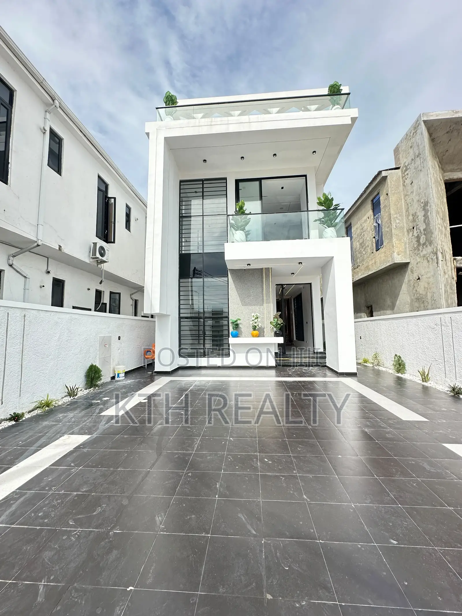 5bdrm Duplex in Ikota Gra for sale in Ikota