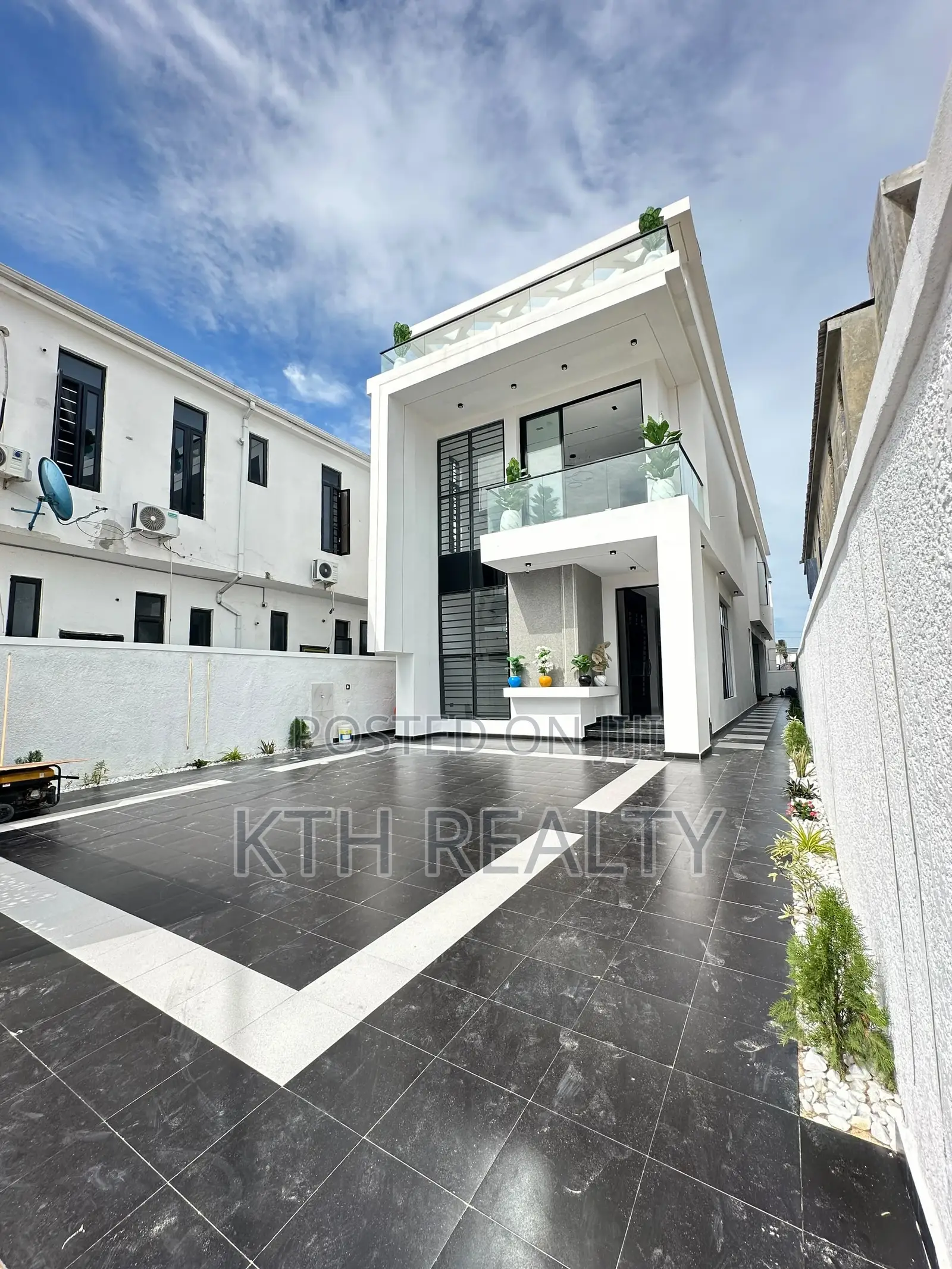 5bdrm Duplex in Ikota Gra for sale in Ikota