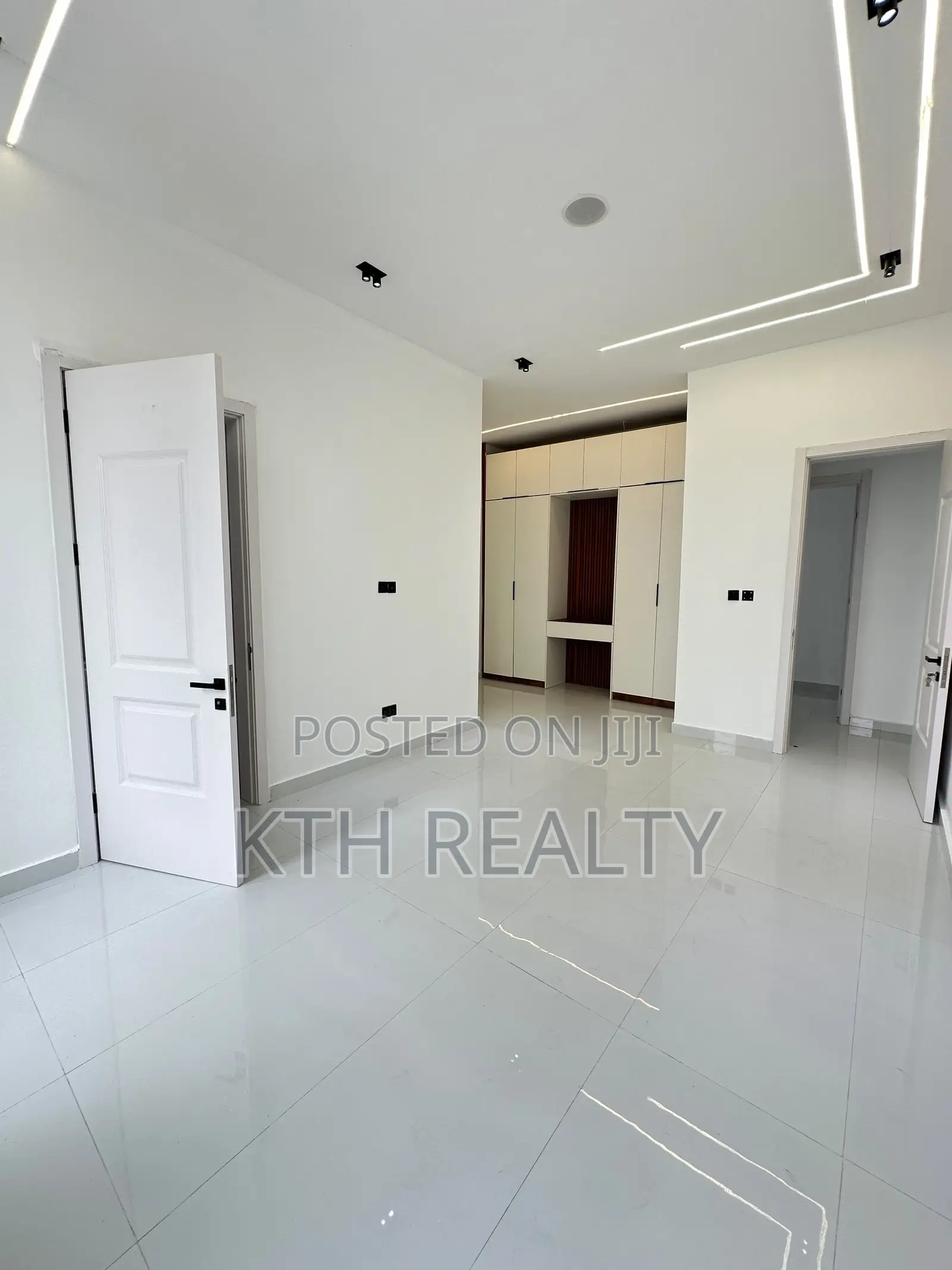 5bdrm Duplex in Lekki for sale in Lekki Phase 1