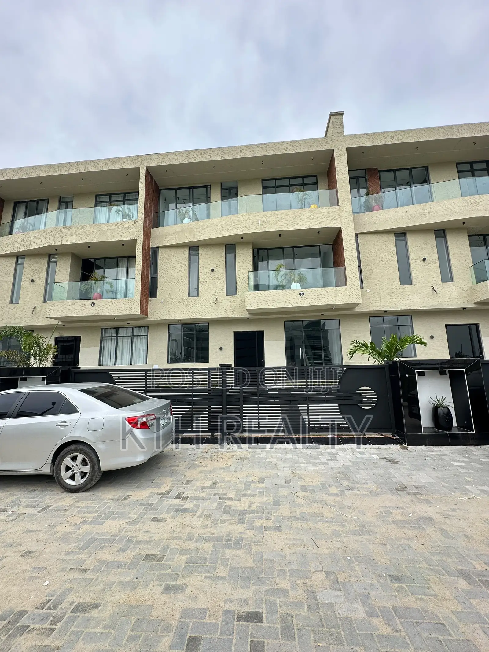5bdrm Duplex in Lekki for sale in Lekki Phase 1