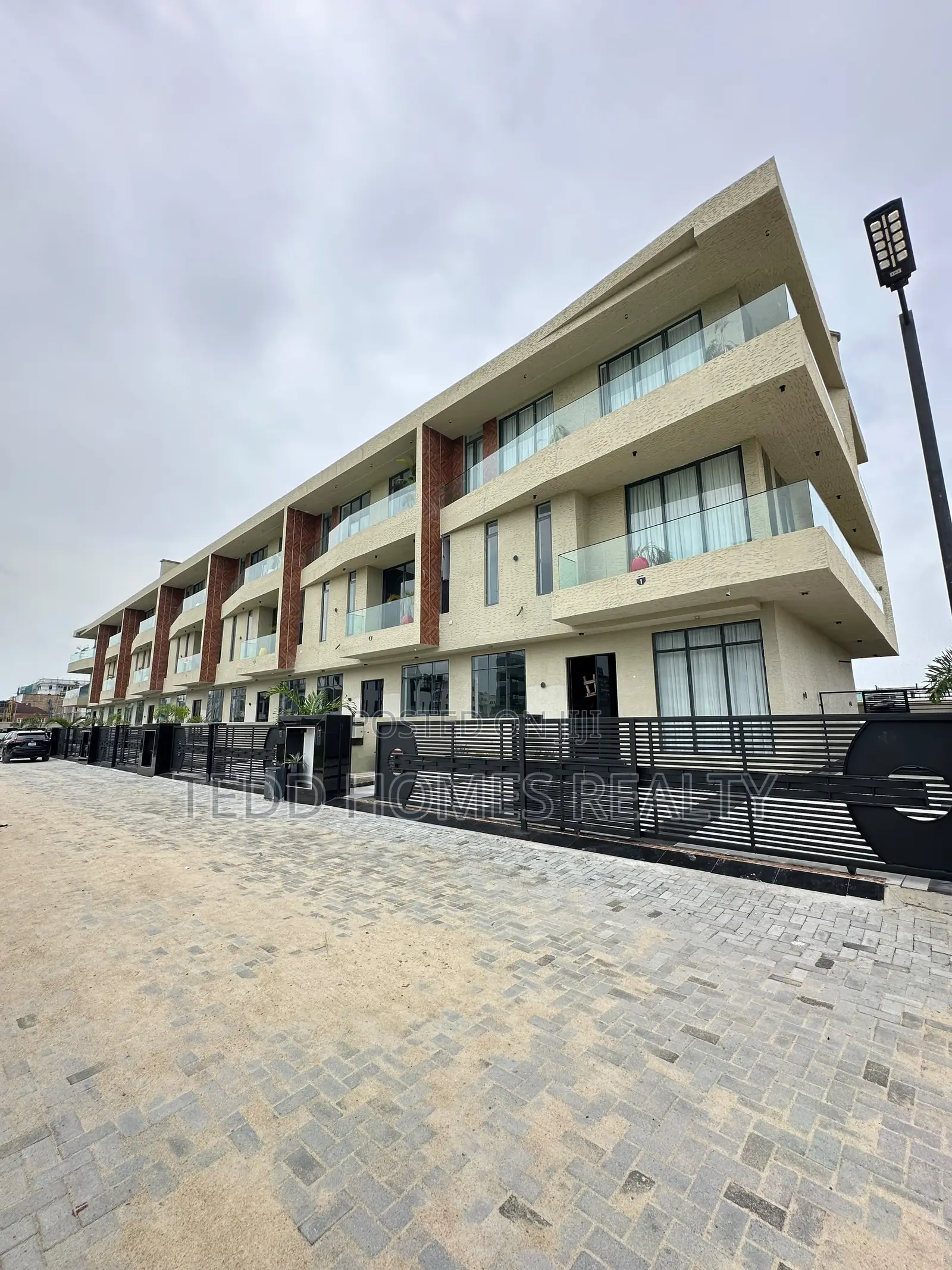 5bdrm Duplex in Lekki for sale in Lekki Phase 1