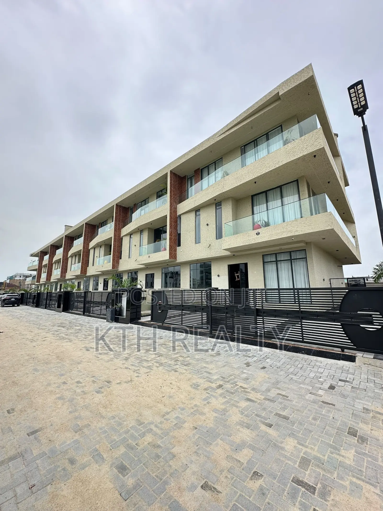 5bdrm Duplex in Lekki for sale in Lekki Phase 1